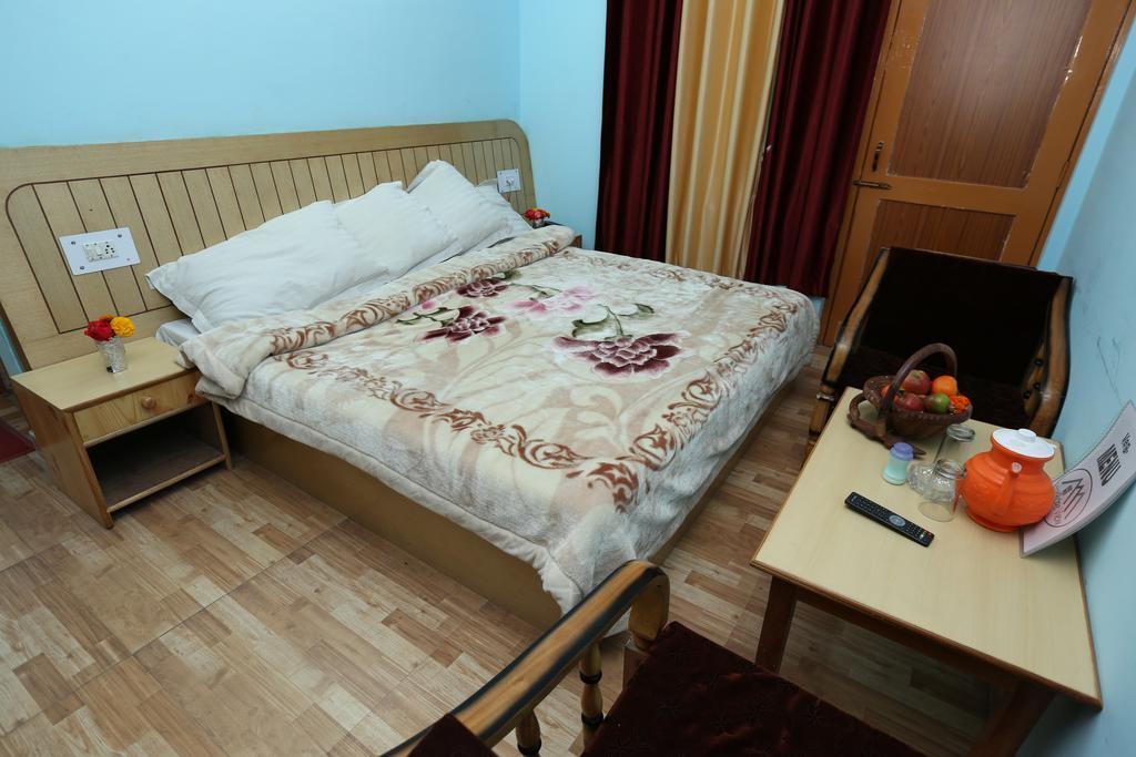 Hotel Ridge View Manāli Szoba fotó
