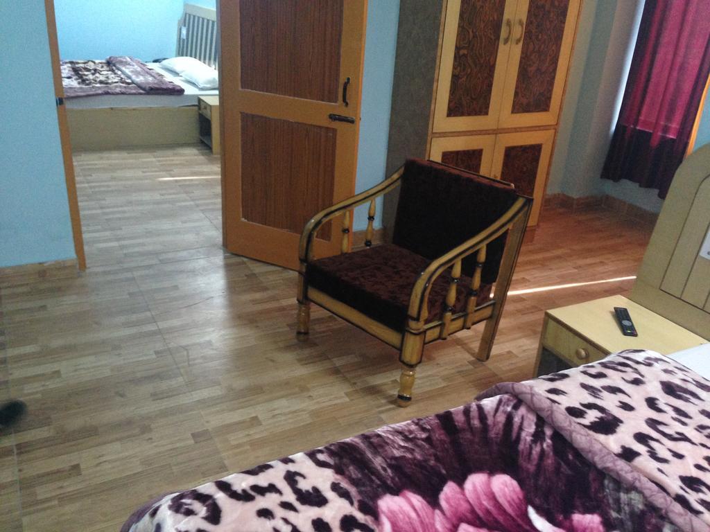 Hotel Ridge View Manāli Szoba fotó